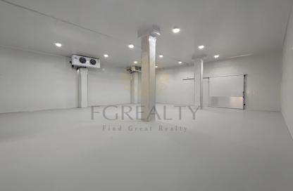 Warehouse - Studio - 5 Bathrooms for rent in New Salata - Salata - Doha