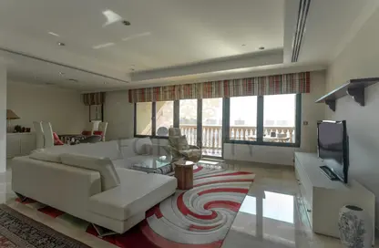 Apartment - 2 Bedrooms - 3 Bathrooms for sale in East Porto Drive - Porto Arabia - The Pearl Island - Doha Apartment - 2 Bedrooms - 3 Bathrooms for sale in East Porto Drive - Porto Arabia - The Pearl Island - Doha