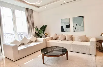 Apartment - 2 Bedrooms - 2 Bathrooms for rent in Floresta Gardens - Floresta Gardens - The Pearl Island - Doha