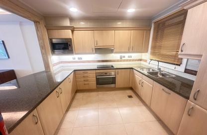 Apartment - 2 Bedrooms - 3 Bathrooms for rent in East Porto Drive - Porto Arabia - The Pearl Island - Doha