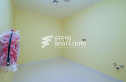 Office Space - Studio - 3 Bathrooms for rent in Street 871 - Al Duhail South - Al Duhail - Doha