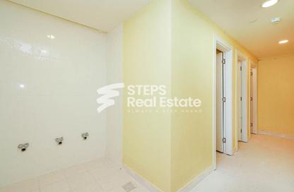 Office Space - Studio - 3 Bathrooms for rent in Street 871 - Al Duhail South - Al Duhail - Doha