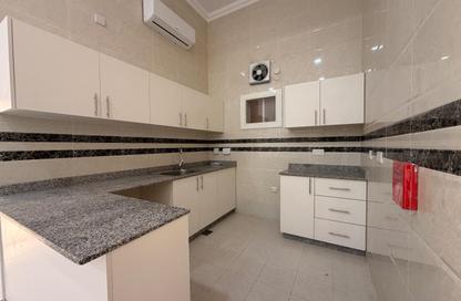 Apartment - 2 Bedrooms - 1 Bathroom for rent in Salwa Road - Al Aziziyah - Doha