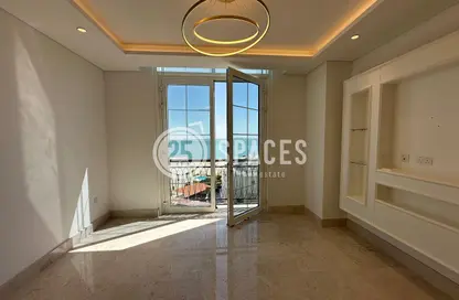 شقة - 2 غرف نوم - 4 حمامات للايجار في حدائق فلورستا - حدائق فلورستا - جزيرة اللؤلؤة - الدوحة