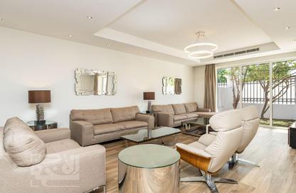 Villa - 4 Bedrooms - 4 Bathrooms for rent in Les Maisons Blanches - Lusail