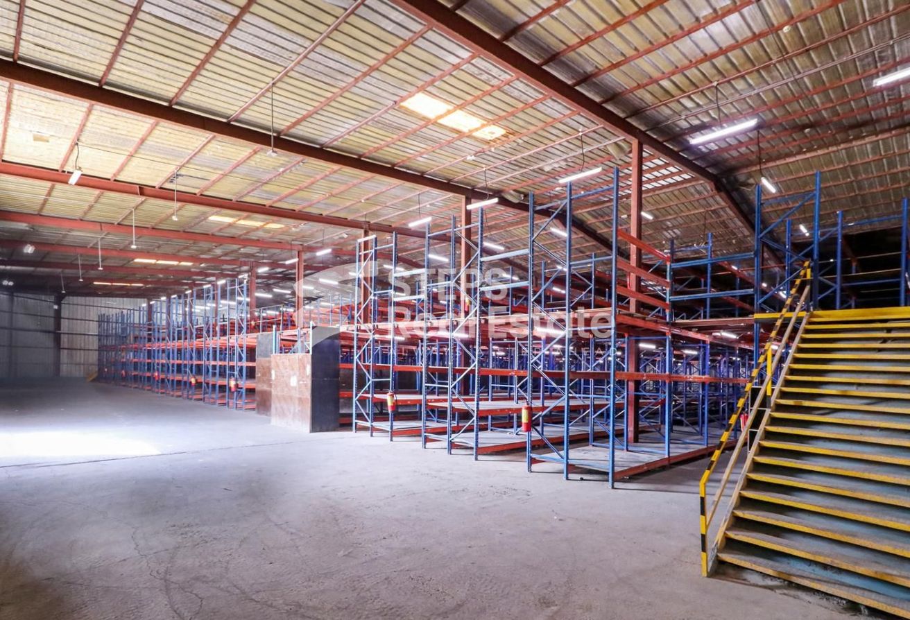 Steel Workshop with Rooms for Rent