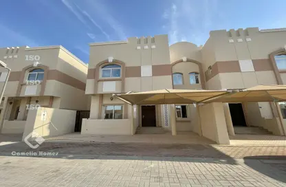 Villa - 5 Bedrooms - 4 Bathrooms for rent in Umm Al Seneem Street - Ain Khaled - Doha
