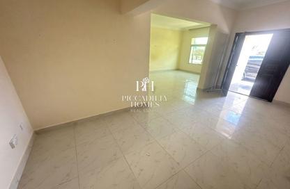 Villa - 4 Bedrooms - 3 Bathrooms for rent in Al Hanaa Street - Al Gharrafa - Doha