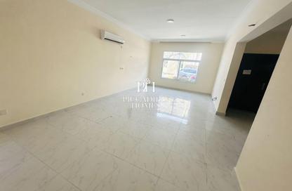 Villa - 4 Bedrooms - 3 Bathrooms for rent in Al Hanaa Street - Al Gharrafa - Doha