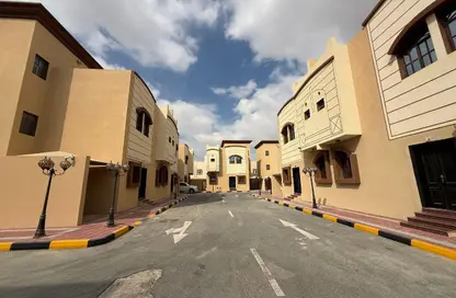 مجمع سكني - 5 غرف نوم - 4 حمامات للايجار في الخيصة - أم صلال محمد