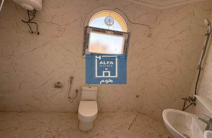 Apartment - 2 Bedrooms - 2 Bathrooms for rent in Bin Omran - Fereej Bin Omran - Doha