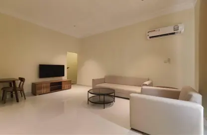 Apartment - 1 Bedroom - 1 Bathroom for rent in Omar Al Mukhtar Street - Diplomatic Area - Doha