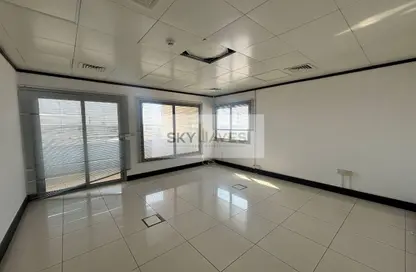 مساحات مكتبية - استوديو - 2 حمامات للايجار في مبنى سلوي التجاري - طريق سلوى - الدوحة