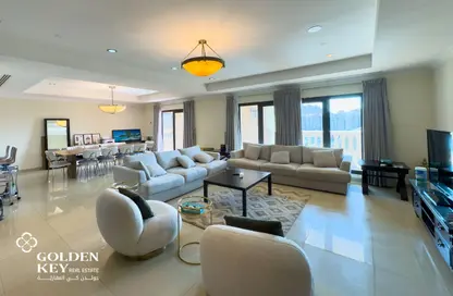 Apartment - 2 Bedrooms - 3 Bathrooms for sale in West Porto Drive - Porto Arabia - The Pearl Island - Doha