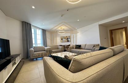 Apartment - 3 Bedrooms - 5 Bathrooms for rent in Floresta Gardens - Floresta Gardens - The Pearl Island - Doha