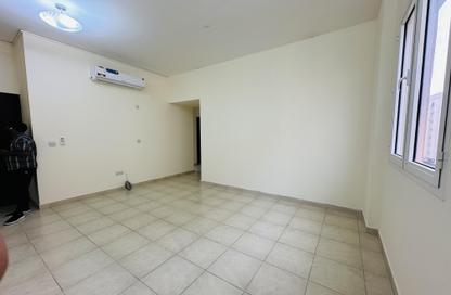Apartment - 3 Bedrooms - 2 Bathrooms for rent in Al Mansoura - Al Mansoura - Doha