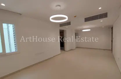 شقة - 2 غرف نوم - 4 حمامات للايجار في شارع الكورنيش - شارع الكورنيش - الدوحة