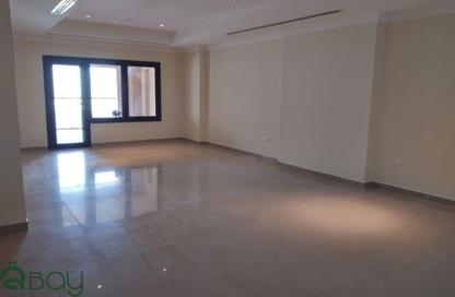 Apartment - 1 Bedroom - 2 Bathrooms for rent in West Porto Drive - Porto Arabia - The Pearl Island - Doha