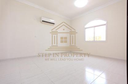Villa - 5 Bedrooms - 4 Bathrooms for rent in Bu Hamour Street - Abu Hamour - Doha