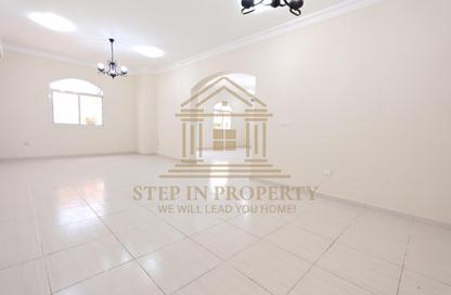 Villa - 5 Bedrooms - 4 Bathrooms for rent in Bu Hamour Street - Abu Hamour - Doha