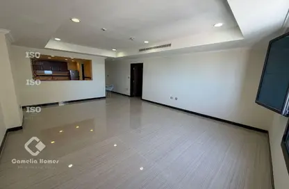 Apartment - 1 Bedroom - 2 Bathrooms for rent in West Porto Drive - Porto Arabia - The Pearl Island - Doha