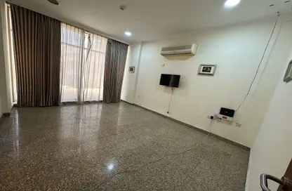 Apartment - 1 Bedroom - 1 Bathroom for rent in Umm Ghwailina Comm - Umm Ghuwalina - Umm Ghuwailina - Doha Apartment - 1 Bedroom - 1 Bathroom for rent in Umm Ghwailina Comm - Umm Ghuwalina - Umm Ghuwailina - Doha
