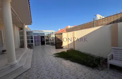 Villa - Studio - 5 Bathrooms for rent in Izghawa - Izghawa - Doha