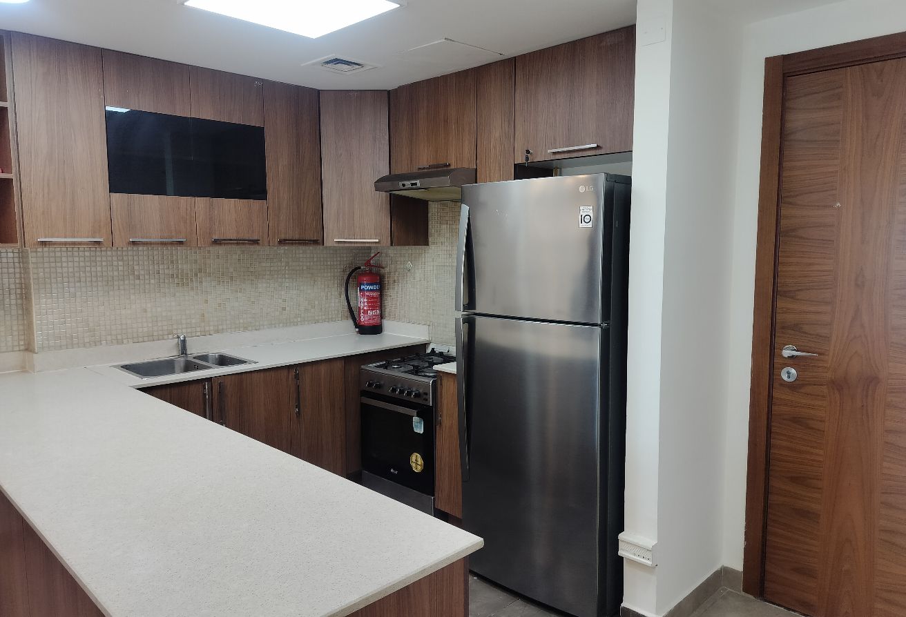 2 bedroom I INCLUDING BILLS I FF I pool & Gym I thumbnail 13