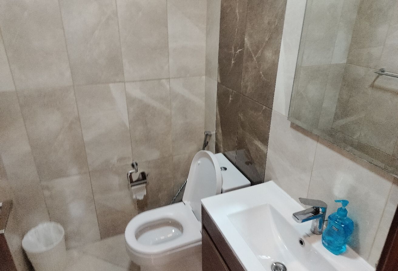 2 bedroom I INCLUDING BILLS I FF I pool & Gym I thumbnail 12
