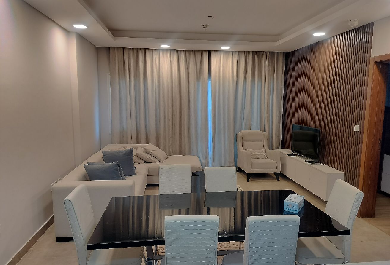 2 bedroom I INCLUDING BILLS I FF I pool & Gym I thumbnail 3