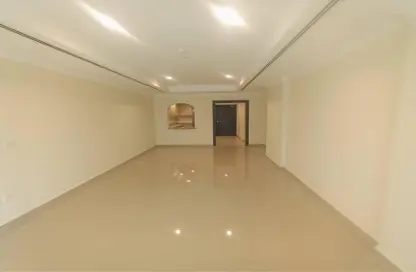 Apartment - 1 Bedroom - 2 Bathrooms for rent in West Porto Drive - Porto Arabia - The Pearl Island - Doha