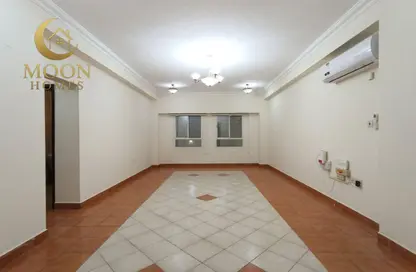 Apartment - 2 Bedrooms - 2 Bathrooms for rent in Umm Ghwailina Comm - Umm Ghuwalina - Umm Ghuwailina - Doha