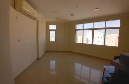 شقة - 3 غرف نوم - 2 حمامات للايجار في شارع حطين - المنتزه - الدوحة