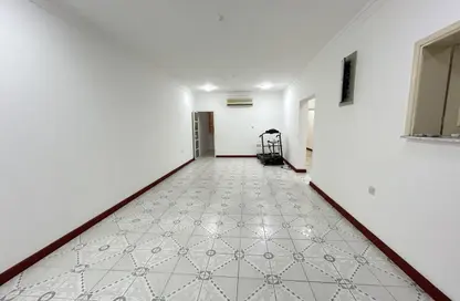 Apartment - 2 Bedrooms - 2 Bathrooms for rent in Al Nasr Street - Al Nasr - Doha