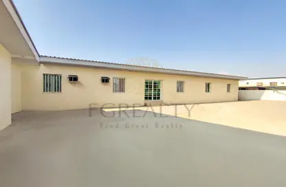 سكن عمال - استوديو - 2 حمامات للايجار في شارع الصناعية الشرقي - بركة العوامر - الوكرة