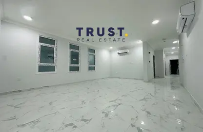 Apartment - 3 Bedrooms - 2 Bathrooms for rent in Umm Ghuwalina - Umm Ghuwailina - Doha