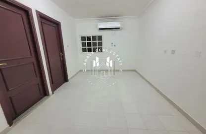 Villa - 1 Bathroom for rent in Al Nuaija Street - Al Nuaija - Doha