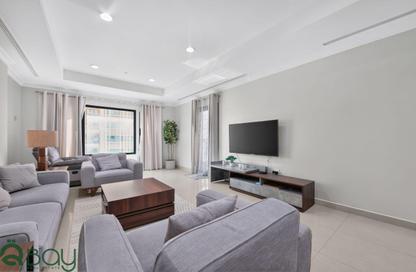 Apartment - 2 Bedrooms - 3 Bathrooms for sale in West Porto Drive - Porto Arabia - The Pearl Island - Doha