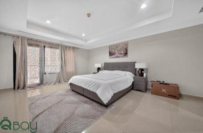 Apartment - 2 Bedrooms - 3 Bathrooms for sale in West Porto Drive - Porto Arabia - The Pearl Island - Doha