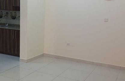 Apartment - 1 Bedroom - 1 Bathroom for rent in Umm Ghwailina Comm - Umm Ghuwalina - Umm Ghuwailina - Doha