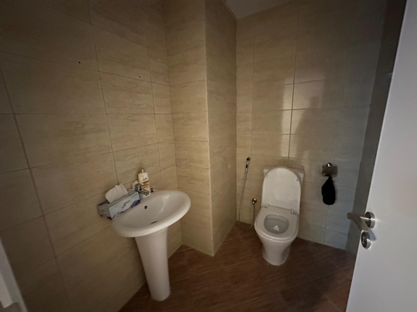 LUXURY 1BEDROOM FULLY FURNISHED APARTMENT thumbnail 4