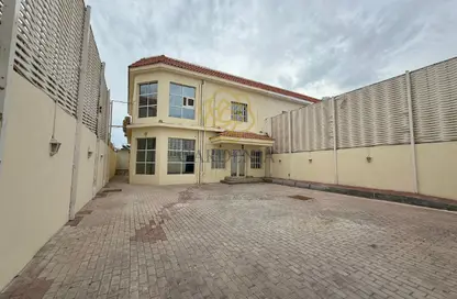 Apartment - 6 Bedrooms - 5 Bathrooms for rent in Al Maamoura - Al Maamoura - Doha