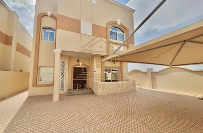 فيلا - 4 غرف نوم - 3 حمامات للايجار في فلل عين خالد - عين خالد - الدوحة