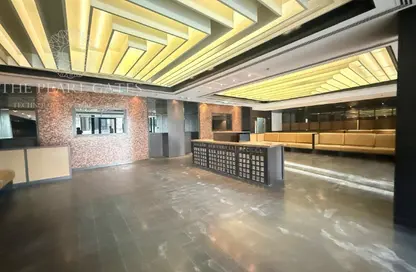 محل - استوديو - 2 حمامات للايجار في ام غوالينا تجارية - ام غويلينا - أم غويلينا - الدوحة