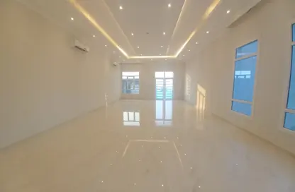 Villa - 6 Bedrooms - 7 Bathrooms for rent in Al Hadara Street - Al Thumama - Doha