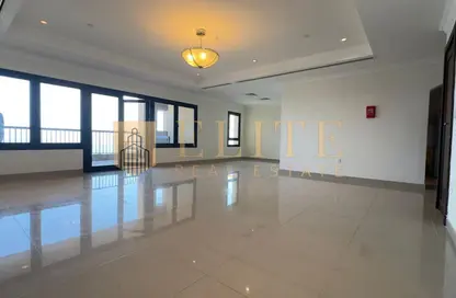 شقة - 2 غرف نوم - 3 حمامات للايجار في طريق بورتو الغربي - بورتو أرابيا - جزيرة اللؤلؤة - الدوحة