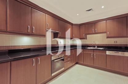 Apartment - 2 Bedrooms - 3 Bathrooms for rent in West Porto Drive - Porto Arabia - The Pearl Island - Doha