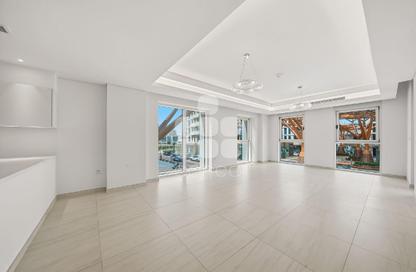 Apartment - 1 Bedroom - 2 Bathrooms for sale in Crystal Residence - Gewan Island - The Pearl Island - Doha