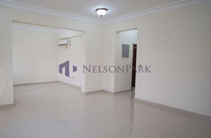 مجمع سكني - 6 غرف نوم - 5 حمامات للايجار في فلل النجمة - جنوب مويثر - منطقة مويثر - الدوحة