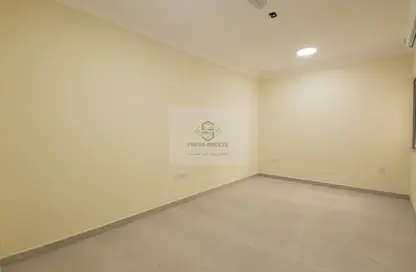 Apartment - 1 Bedroom - 2 Bathrooms for rent in Umm Ghuwailina 4 - Umm Ghuwailina - Doha
